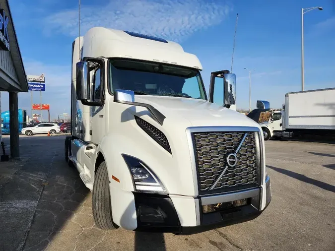 2021 VOLVO VNL64T860