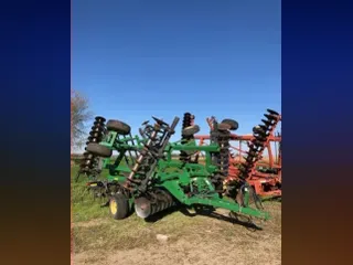 0 John Deere 637 23'7"