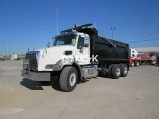 2026 MACK GR64B