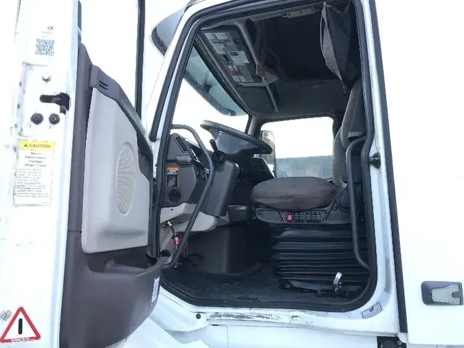 2017 VOLVO VNL64670
