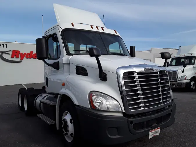 2017 FREIGHTLINER/MERCEDES CASCADIA 113