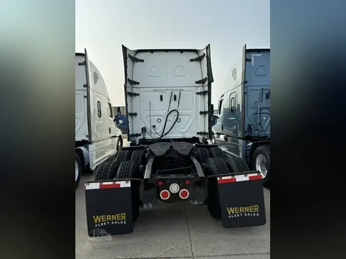 2020 FREIGHTLINER CASCADIA 126