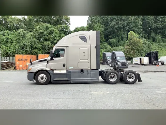2021 Freightliner Cascadia 126