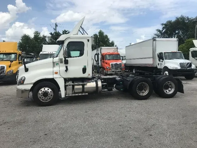 2018 Freightliner X12564ST