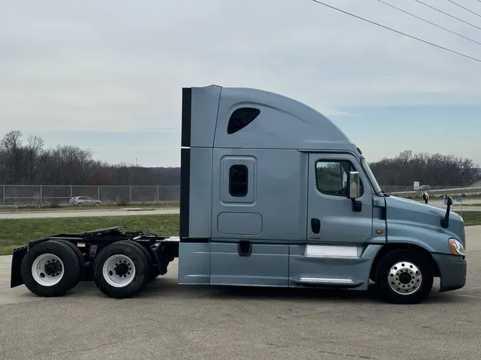 2016 FREIGHTLINER CASCADIA