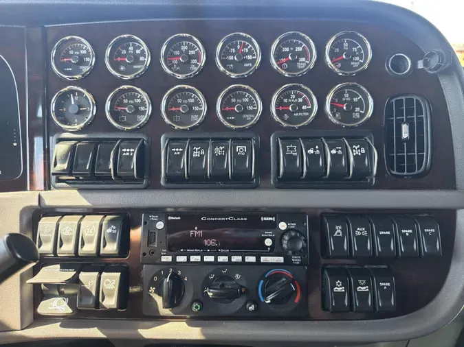 2023 Peterbilt 389bd563aff328b8a72327e38771f98a679