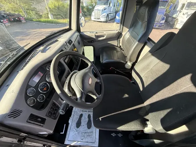 2018 Peterbilt 337