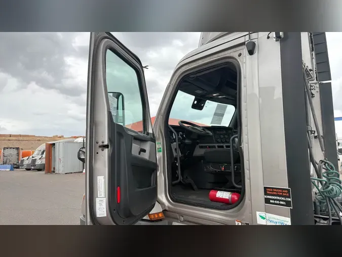 2020 Freightliner Cascadia 126bd624b56465a2d0920ae3e31958c92cd