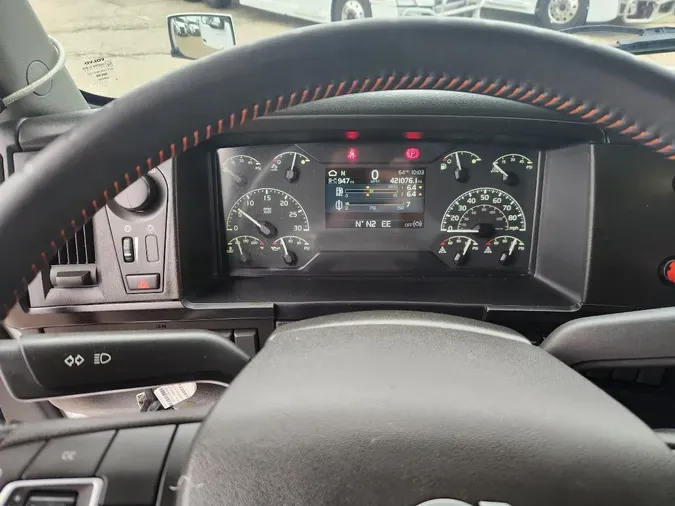 2023 VOLVO VNL64T860