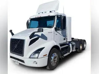 2021 Volvo VNL64T300