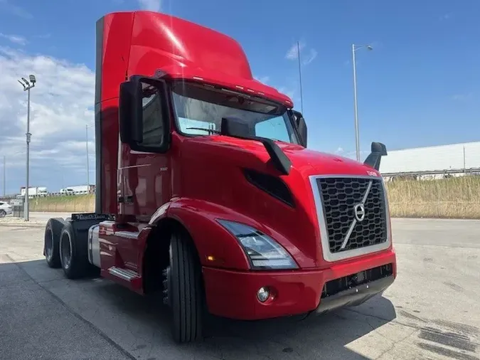 2020 VOLVO VNR64T300