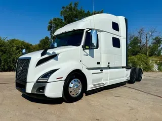 2022 VOLVO VNL64T860