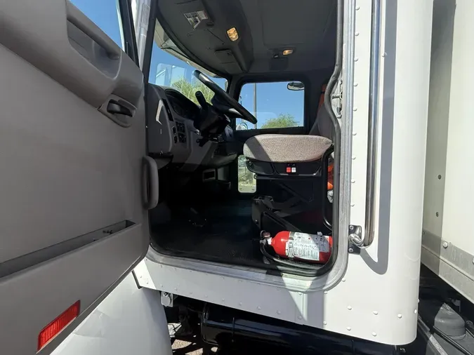 2019 Peterbilt 330