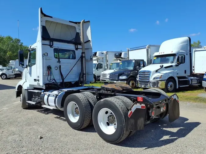 2019 VOLVO VNL64T-300