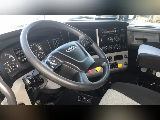 2020 Freightliner Cascadia 126bd7a6715cd4565a6d2d602944f355d7e