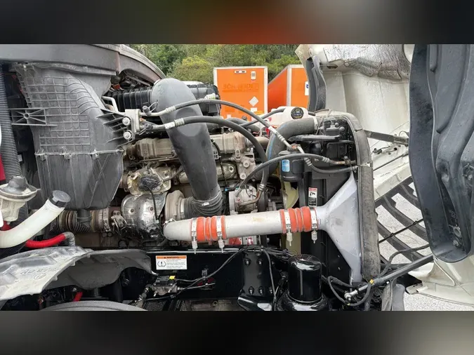 2022 Freightliner Cascadia 126bd7ad53fcc0a4f9ce7fcdecaee2b7b74
