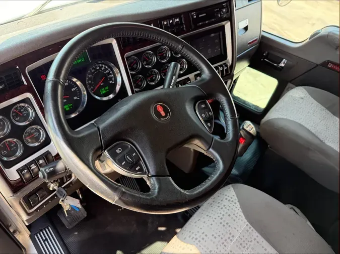 2023 Kenworth W900