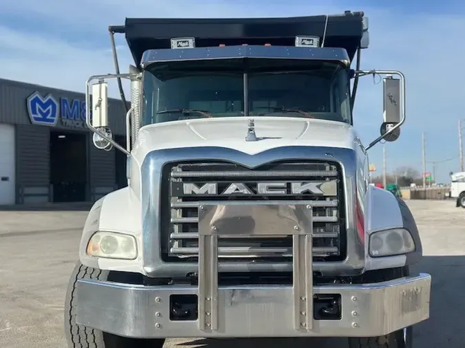 2015 MACK GU813