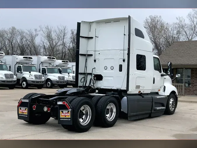 2022 INT LT625 6x4