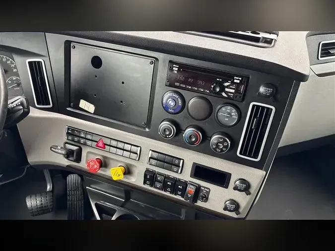 2021 FREIGHTLINER CA126bd7e3417ee343c70b967fc0e9edb6797