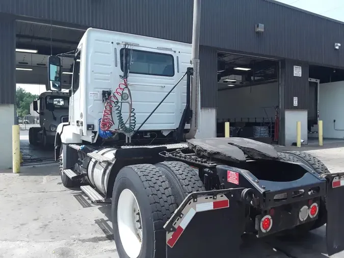 2016 VOLVO VNL42TRACTOR