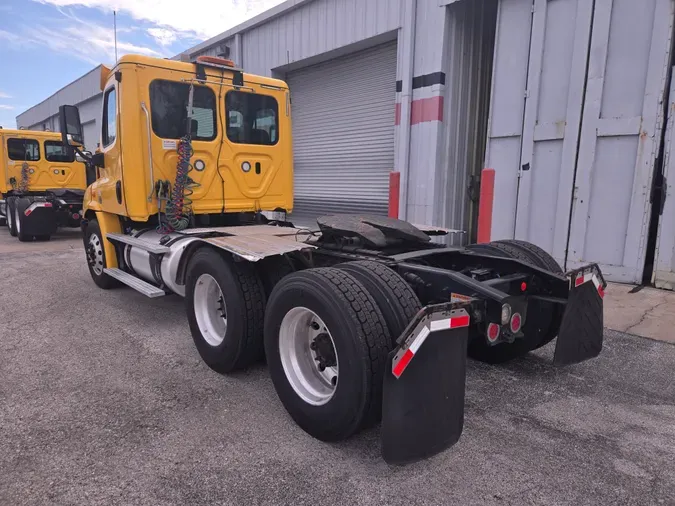 2018 FREIGHTLINER/MERCEDES CASCADIA 113