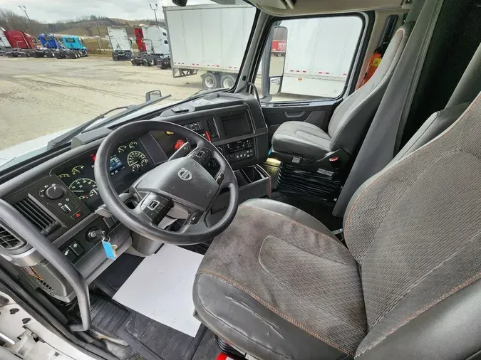 2021 VOLVO VNL64T760