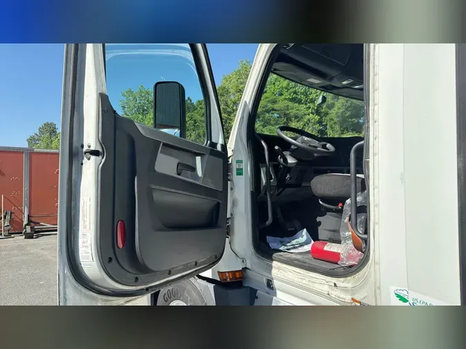 2020 Freightliner Cascadia 126