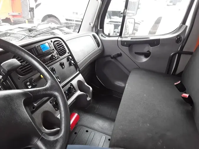 2018 FREIGHTLINER/MERCEDES M2 106