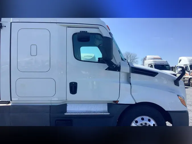 2021 Freightliner Cascadia 126