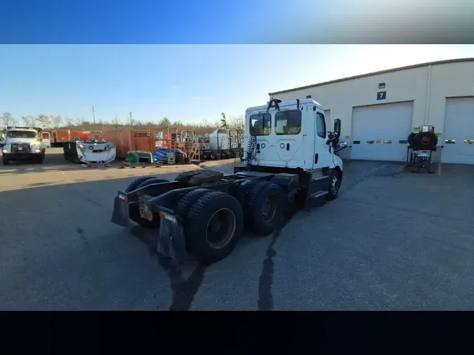 2019 Freightliner Cascadia 126