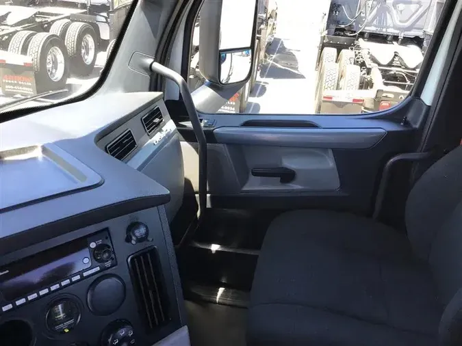 2022 FREIGHTLINER CA126