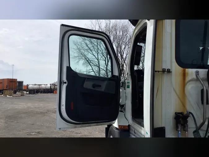 2020 Freightliner Cascadia 126