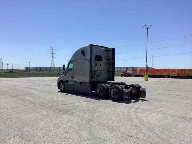 2022 Freightliner Cascadia 126bd8e93f7a9379098dd17e6b40203ae8b