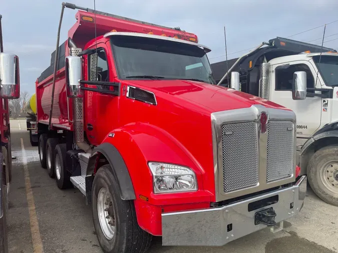 2023 Kenworth T880