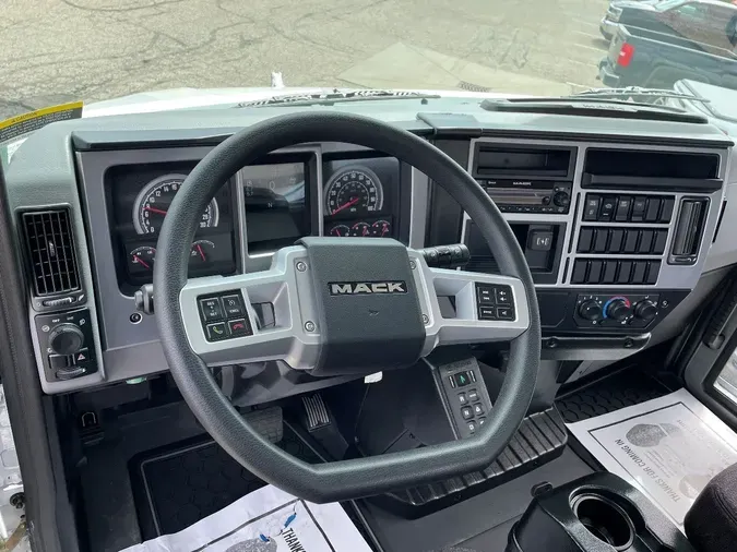 2026 MACK MD MD7