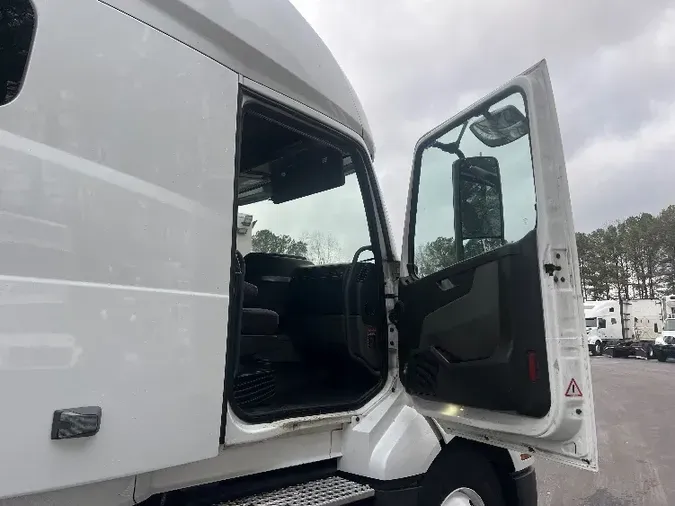 2020 Volvo VNL64760