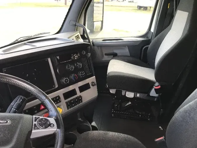 2019 Freightliner T12664ST