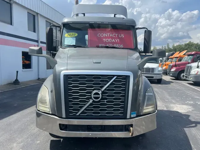 2019 VOLVO VNL64T-300