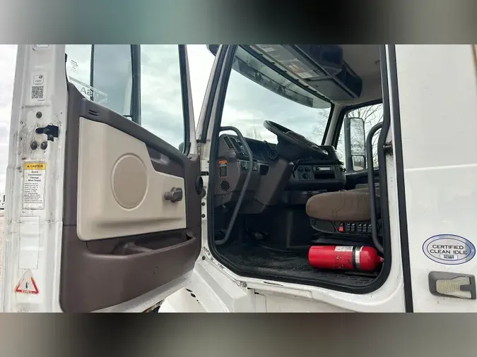 2015 Volvo VNL300