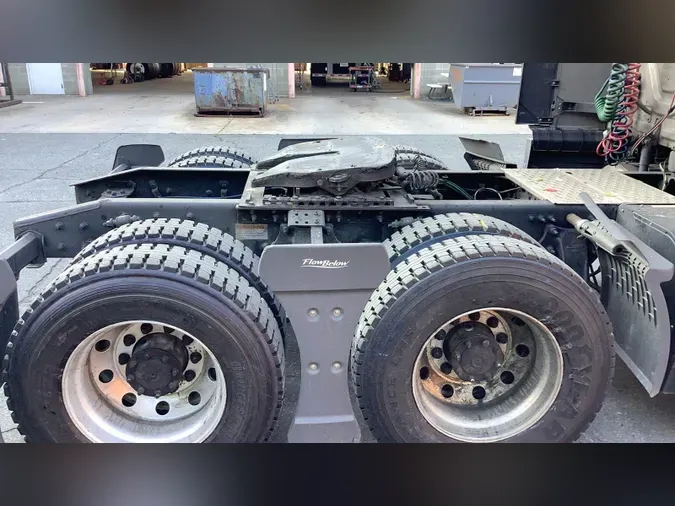 2020 Freightliner Cascadia 126