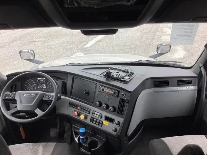 2021 Freightliner Cascadia 126