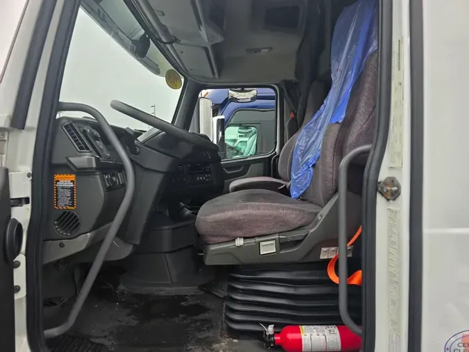 2020 VOLVO VNR64T-640