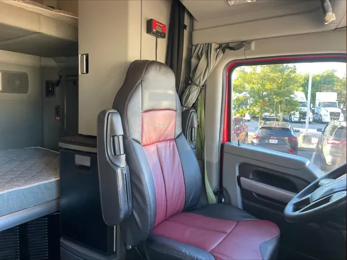 2022 Kenworth T680bd9df242d06b9bdfd59fbf3066e8e0d9