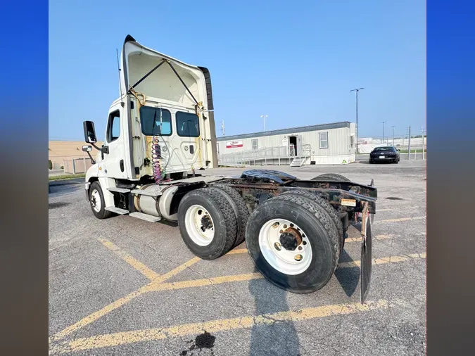 2017 FREIGHTLINER/MERCEDES CASCADIA 125