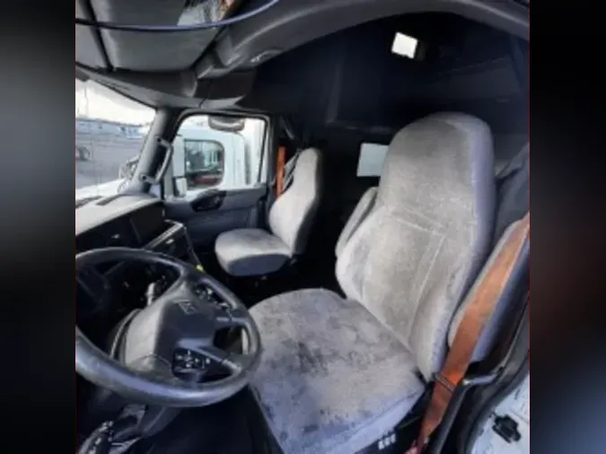 2020 NAVISTAR INTERNATIONAL LT625 SLPR CAB