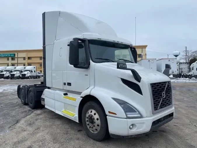 2023 Volvo VNR64T400