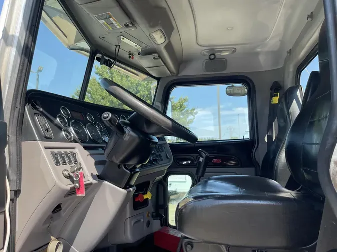 2015 Peterbilt 389