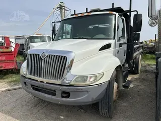 2004 INTERNATIONAL DURASTAR 4300