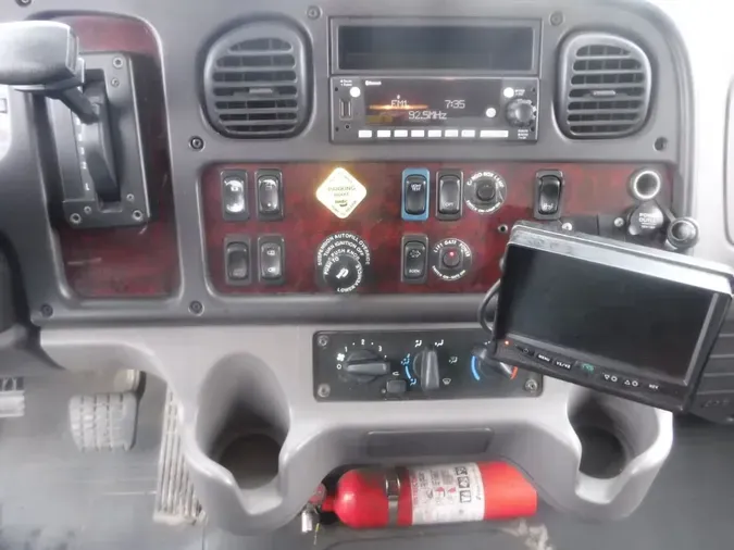 2017 FREIGHTLINER/MERCEDES M2 106